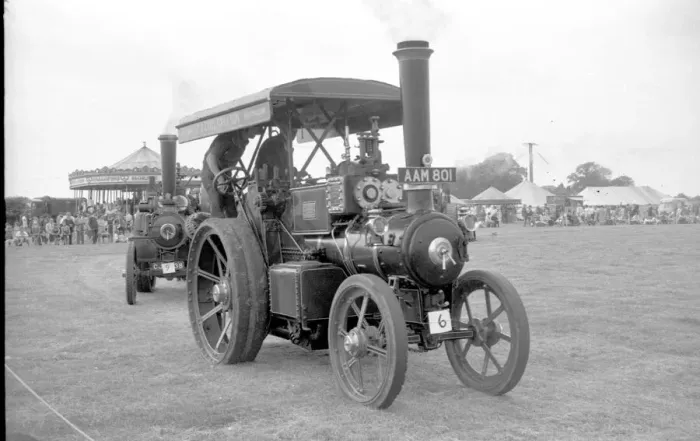 Framed Print : McLaren Tractor Bluebell aM 801 Framed Print : McLaren Tractor Bluebell aM 801