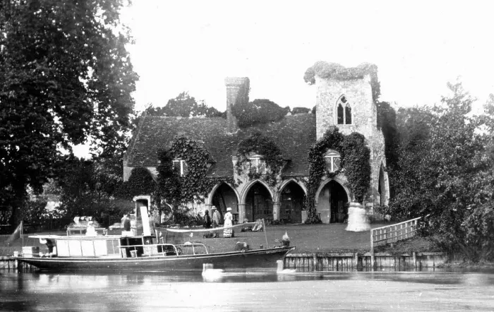 Framed Print : Medmenham Abbey, River Thames Framed Print : Medmenham Abbey, River Thames