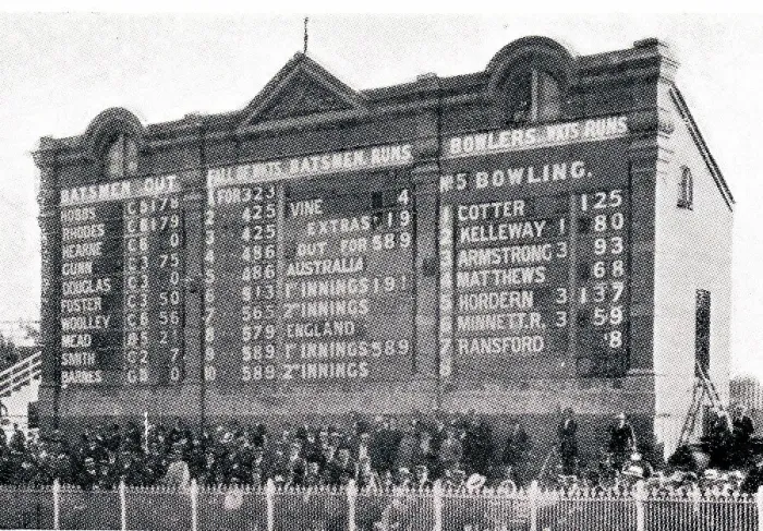 Framed Print : Melbourne scoreboard showing England's 589 total Framed Print : Melbourne scoreboard showing England's 589 total