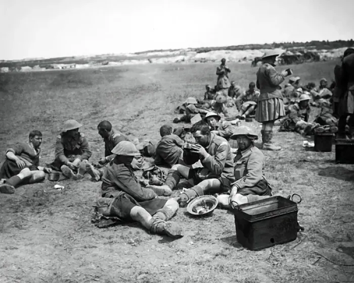 Framed Print : Men of the Black Watch having breakfast, WW1 Framed Print : Men of the Black Watch having breakfast, WW1