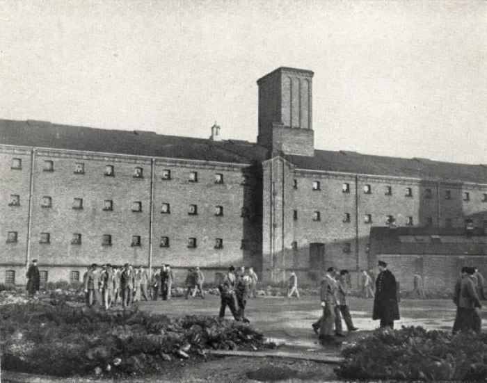 Framed Print : Men exercising, Wandsworth Prison, south west London Framed Print : Men exercising, Wandsworth Prison, south west London