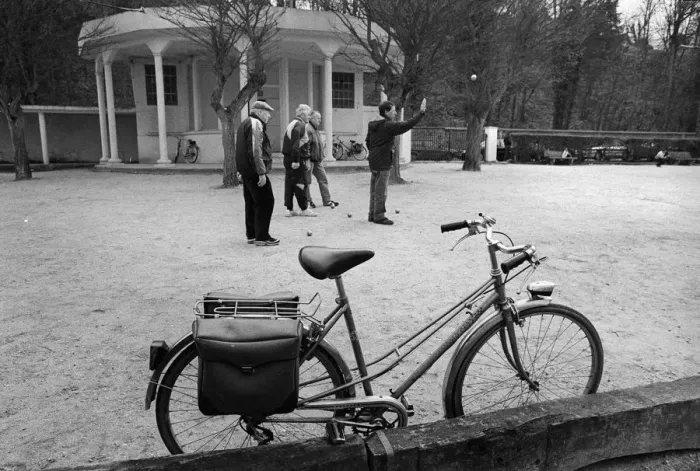 Framed Print : Men playing boules in the small town of Beaumont sur Oise Framed Print : Men playing boules in the small town of Beaumont sur Oise
