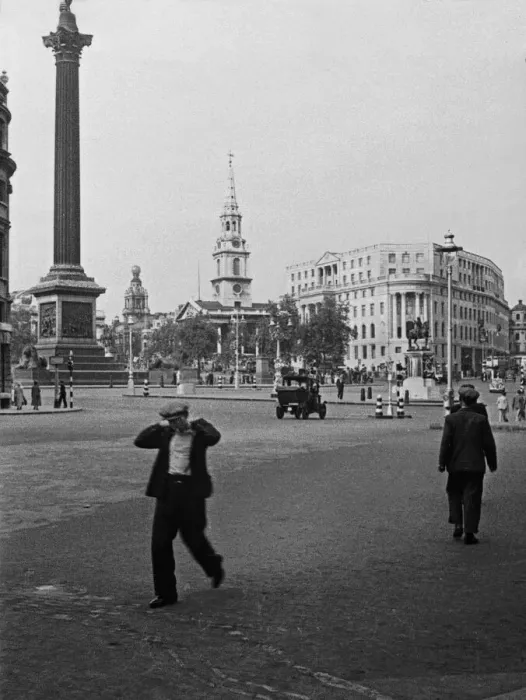 Framed Print : Men on their way to work, Trafalgar Square, London Framed Print : Men on their way to work, Trafalgar Square, London