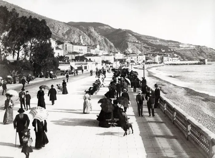 Framed Print : Menton, France, Promenade du Midi, Mediterranean Sea Framed Print : Menton, France, Promenade du Midi, Mediterranean Sea