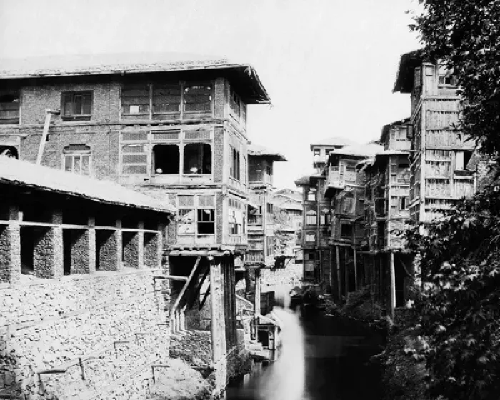 Framed Print : Merchants houses, Marqual Canal, Srinagar, India