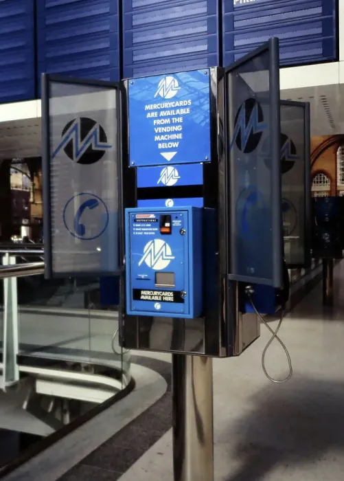 Framed Print : Mercurycard telephone and vending machine London 1980s Framed Print : Mercurycard telephone and vending machine London 1980s