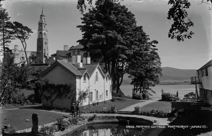 Framed Print : Mermaid Cottage in Portmeirion Framed Print : Mermaid Cottage in Portmeirion
