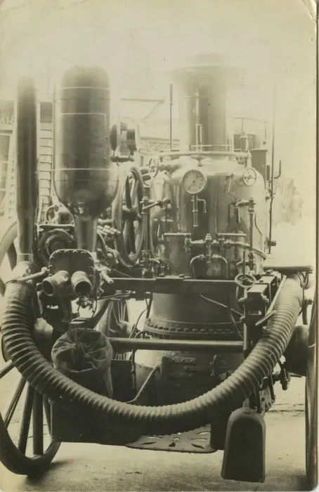 Framed Print : Merryweather Horse-drawn Metropolitana Steam Fire Engine, Britain. Date: 1890s Framed Print : Merryweather Horse-drawn Metropolitana Steam Fire Engine, Britain. Date: 1890s