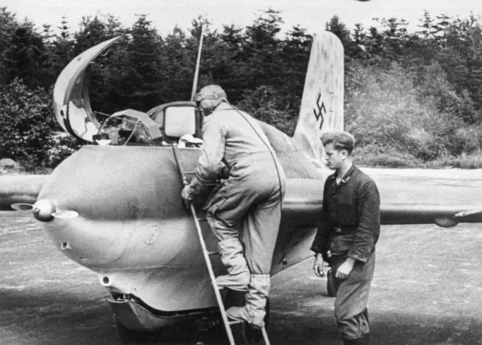 Framed Print : Messerschmitt Me-163 Komet Framed Print : Messerschmitt Me-163 Komet