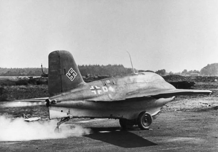 Framed Print : Messerschmitt Me-163B Komet Framed Print : Messerschmitt Me-163B Komet