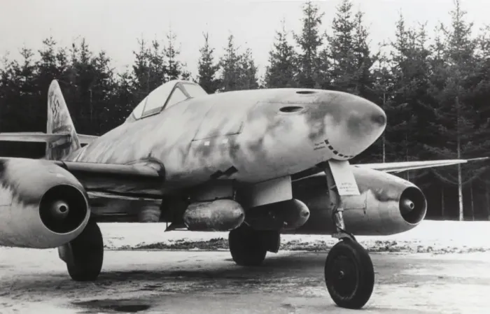 Framed Print : Messerschmitt Me-262 Schwalbe Framed Print : Messerschmitt Me-262 Schwalbe