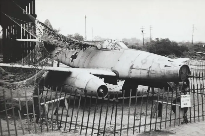Framed Print : Messerschmitt Me-262 Schwalbe Framed Print : Messerschmitt Me-262 Schwalbe