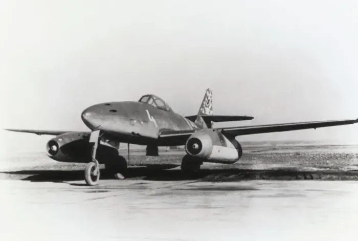 Framed Print : Messerschmitt Me-262 Schwalbe Framed Print : Messerschmitt Me-262 Schwalbe