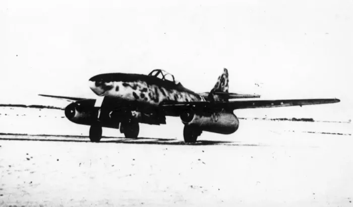 Framed Print : Messerschmitt Me262 jet fighter Framed Print : Messerschmitt Me262 jet fighter