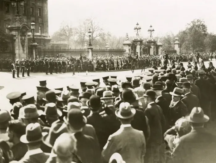 Framed Print : Met Police centenary celebrations, Buckingham Palace Framed Print : Met Police centenary celebrations, Buckingham Palace
