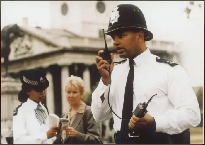 Framed Print : Met Police officer on his radio, London Framed Print : Met Police officer on his radio, London
