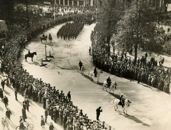 Framed Print : Metropolitan Police centenary celebrations, Central London Framed Print : Metropolitan Police centenary celebrations, Central London