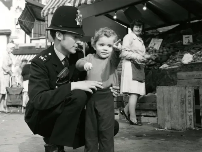 Framed Print : Metropolitan Police officer and child Framed Print : Metropolitan Police officer and child