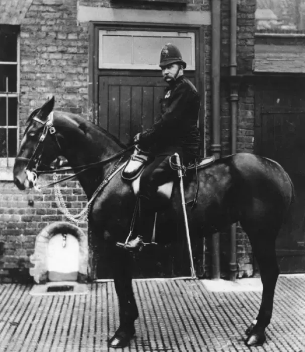 Framed Print : Metropolitan Police officer on horseback Framed Print : Metropolitan Police officer on horseback