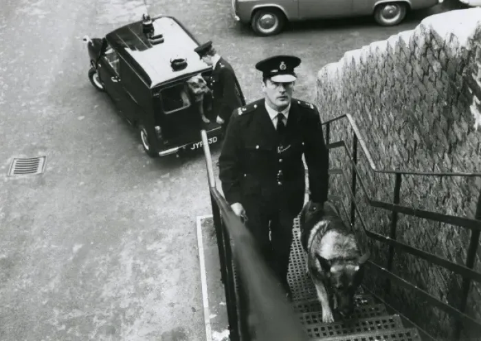 Framed Print : Two Metropolitan police officers with van and dogs Framed Print : Two Metropolitan police officers with van and dogs