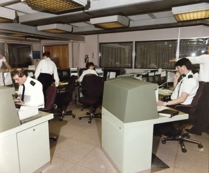 Framed Print : Metropolitan Police operations room, London Framed Print : Metropolitan Police operations room, London
