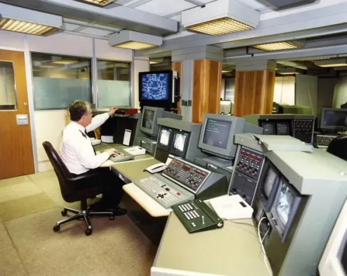 Framed Print : Metropolitan Police operations room, London Framed Print : Metropolitan Police operations room, London
