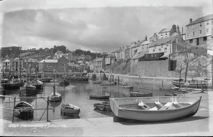 Framed Print : Mevagissey Harbour Framed Print : Mevagissey Harbour