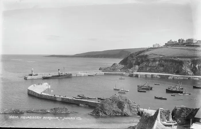 Framed Print : Mevagissey Harbour Framed Print : Mevagissey Harbour