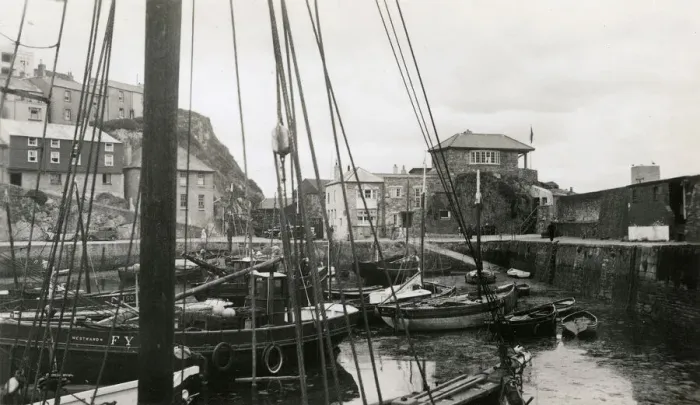 Framed Print : Mevagissey harbour, Cornwall Framed Print : Mevagissey harbour, Cornwall