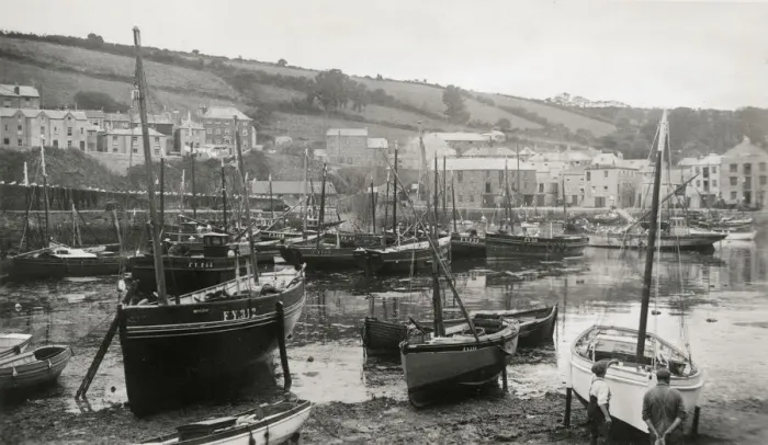 Framed Print : Mevagissey harbour, Cornwall Framed Print : Mevagissey harbour, Cornwall