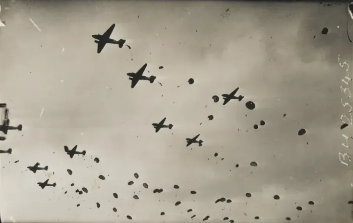 Framed Print : Mexican officers visit paratroop display Framed Print : Mexican officers visit paratroop display
