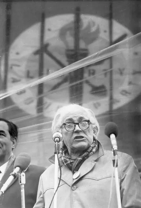 Framed Print : Michael Foot, Labour politician and writer Framed Print : Michael Foot, Labour politician and writer