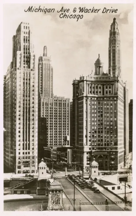 Framed Print : Michigan Avenue and Wacker Drive, Chicago, USA Framed Print : Michigan Avenue and Wacker Drive, Chicago, USA