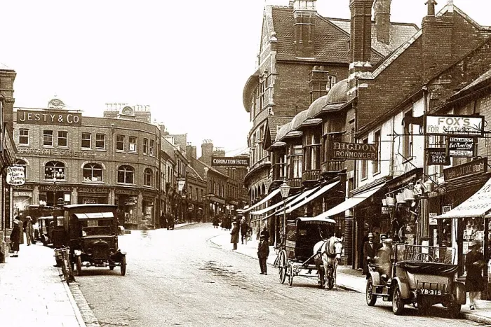 Framed Print : Middle Street, Yeovil, early 1900s Framed Print : Middle Street, Yeovil, early 1900s