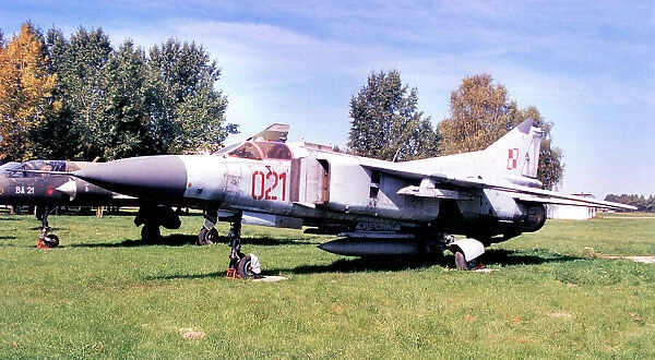 Mikoyan-Gurevich MiG-23UB 021