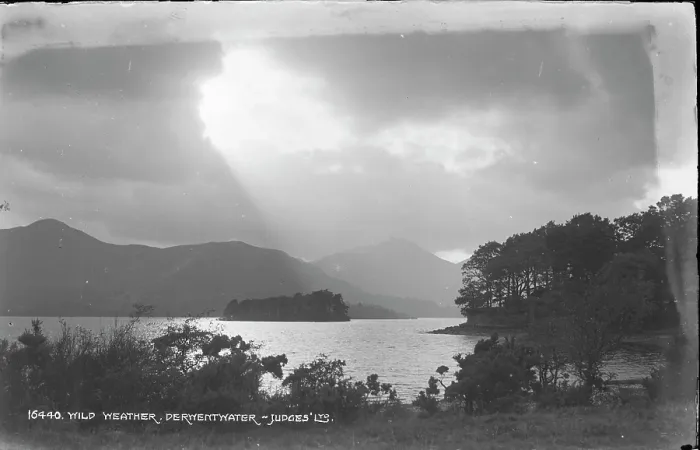 Framed Print : Mild Weather at Derwentwater Framed Print : Mild Weather at Derwentwater