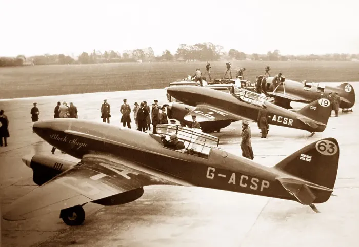 Framed Print : Mildenhall Aerodrome - MacRobertson Trophy London