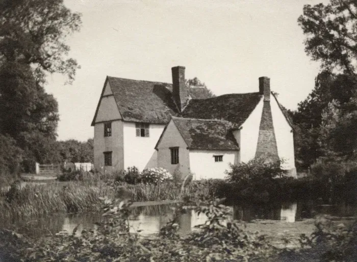 Framed Print : Millers cottage at Flatford, Suffolk Framed Print : Millers cottage at Flatford, Suffolk