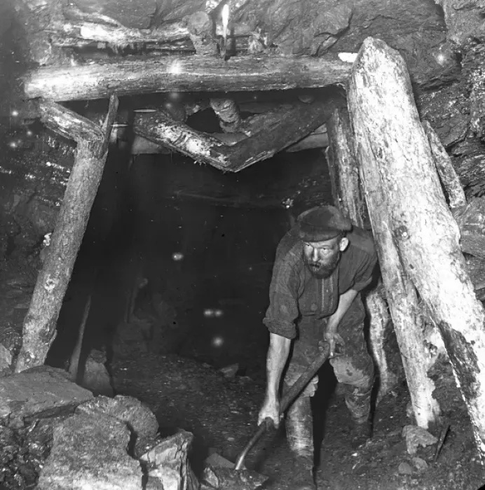 Framed Print : Miner working in Plas y Coed Level, South Wales Framed Print : Miner working in Plas y Coed Level, South Wales