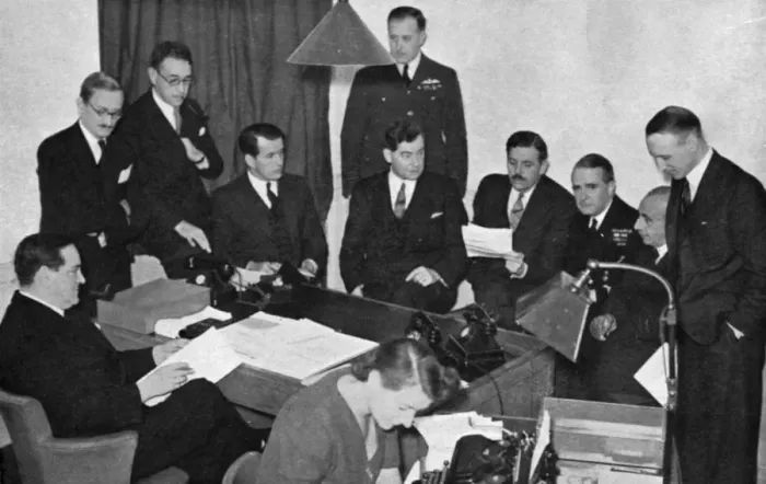 Framed Print : Ministry of Information editorial conference, 1939 Framed Print : Ministry of Information editorial conference, 1939