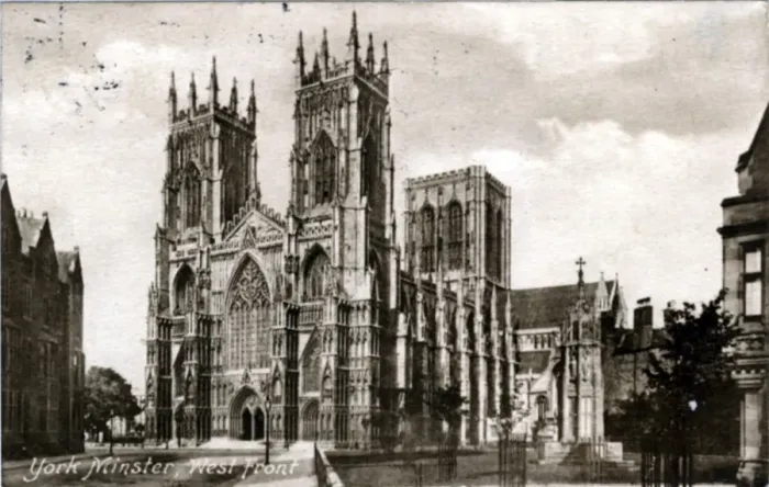 Framed Print : The Minster - West Front, York, Yorkshire Framed Print : The Minster - West Front, York, Yorkshire