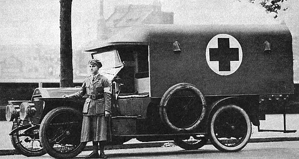 Miss Donnett Paynter with ambulance, WW1