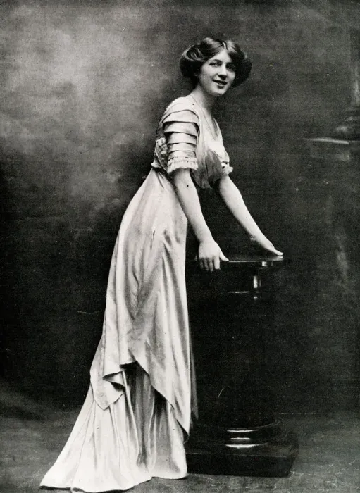Framed Print : Miss Jessie Winter appearing at the Hippodrome, London Framed Print : Miss Jessie Winter appearing at the Hippodrome, London