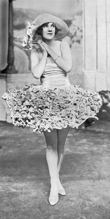 Framed Print : Miss Phyllis Monkman - English Actress and Dancer Framed Print : Miss Phyllis Monkman - English Actress and Dancer