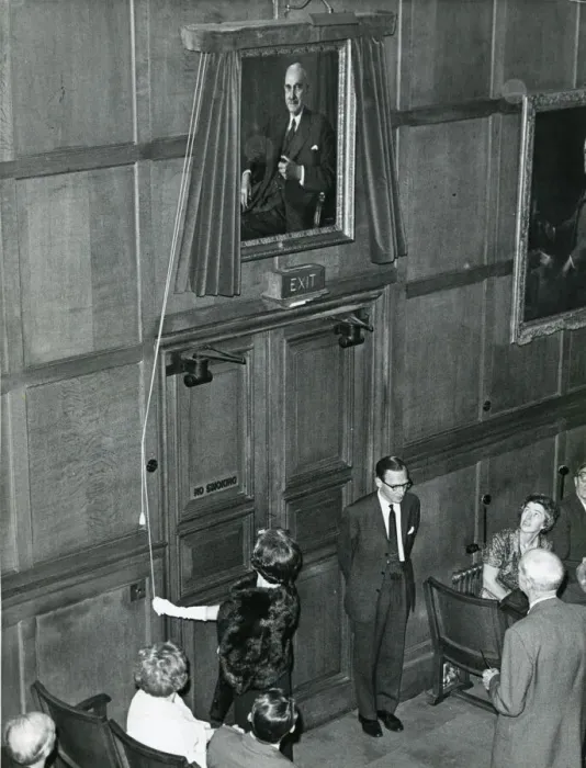 Framed Print : Miss Stanier unveiling Sir William Staniers portrait Framed Print : Miss Stanier unveiling Sir William Staniers portrait