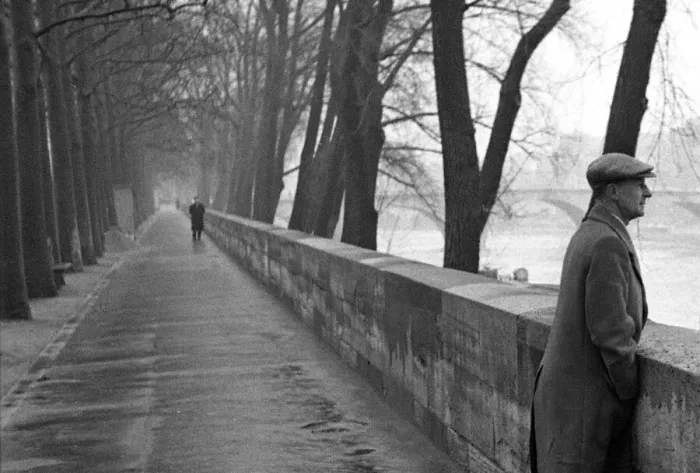 Framed Print : Misty day on the River Seine, Paris Framed Print : Misty day on the River Seine, Paris