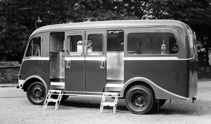 Framed Print : Mobile fish and chip van, probably 1940s, (see) Framed Print : Mobile fish and chip van, probably 1940s, (see)