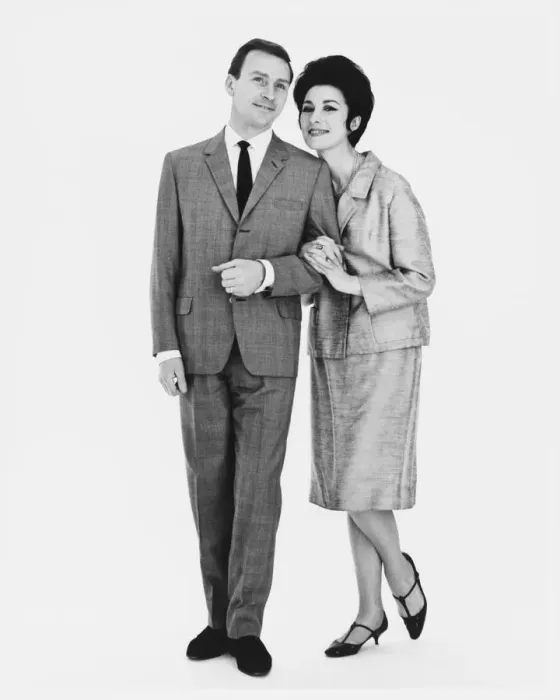 Framed Print : MODEL COUPLE Framed Print : MODEL COUPLE
