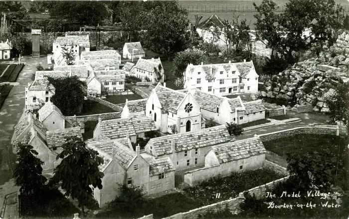Framed Print : Model Village, Bourton-on-the-Water, Gloucestershire Framed Print : Model Village, Bourton-on-the-Water, Gloucestershire