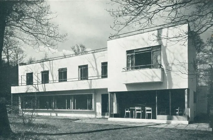 Framed Print : Modernist House, Bromley Framed Print : Modernist House, Bromley